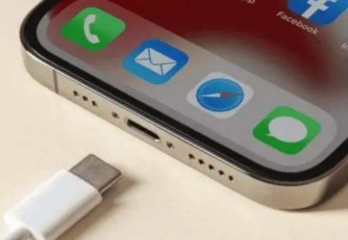 汝南苹果15维修分享iPhone15改USB-C接口后能和安卓用户互借充电器吗 